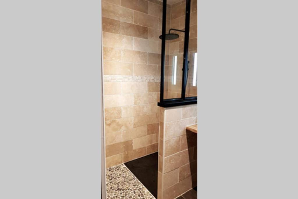 Le Saint Symphorien, Parking Gratuit Privee Apartment วานส์ ภายนอก รูปภาพ