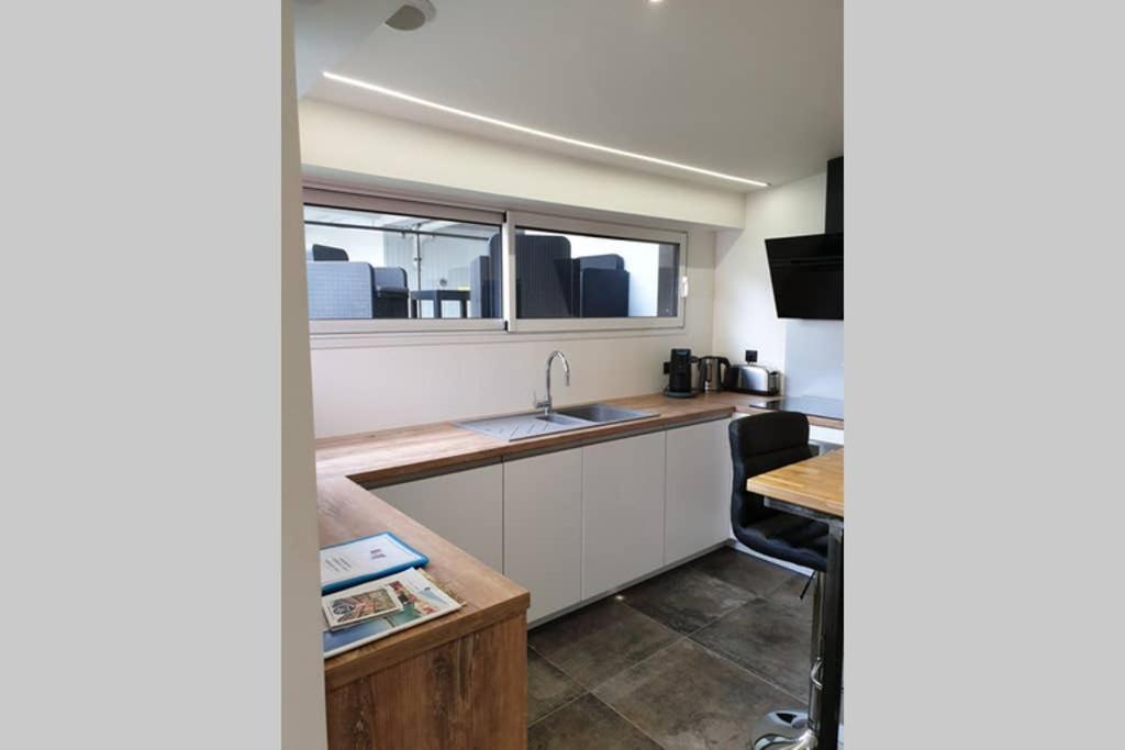 Le Saint Symphorien, Parking Gratuit Privee Apartment วานส์ ภายนอก รูปภาพ